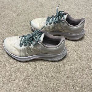 Nike Women's Zoom Air Winflo